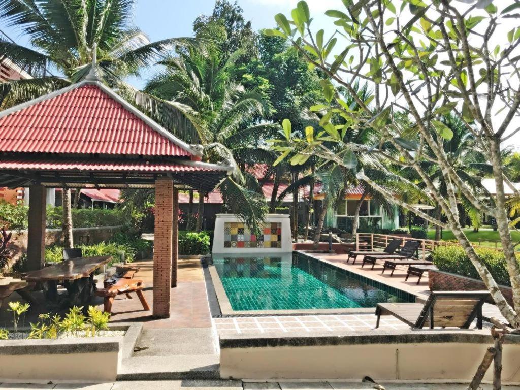 Royal Lee And Resort