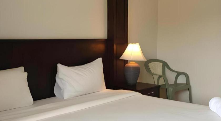 Phuyai Resort *