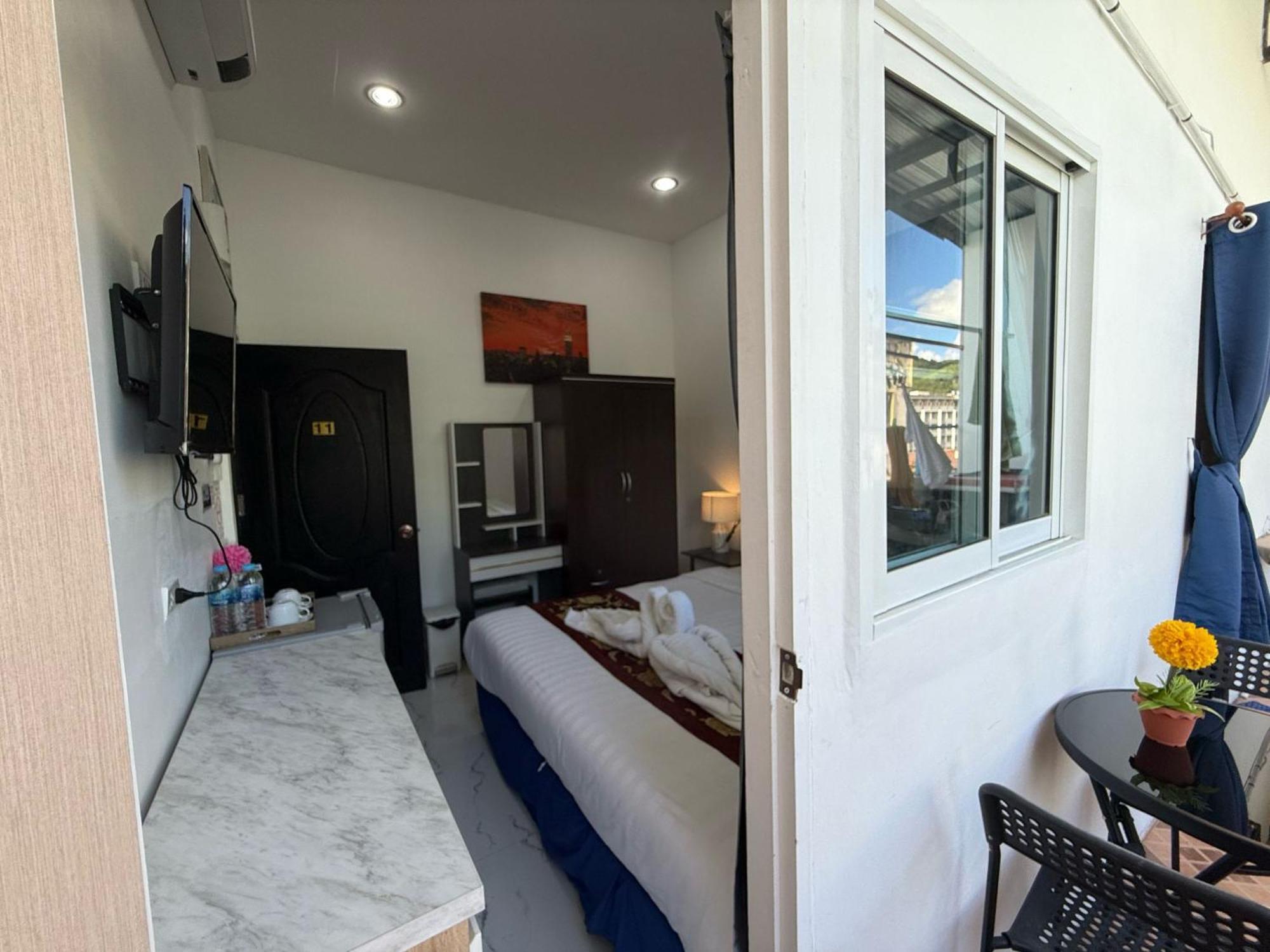 Heaven House Restro & Bar Hotel 2*
