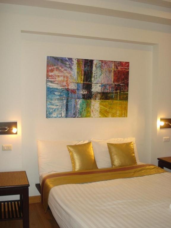 3rd Street Cafe& Kata Beach (Phuket)