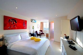 At The 9th Aparthotel Patong