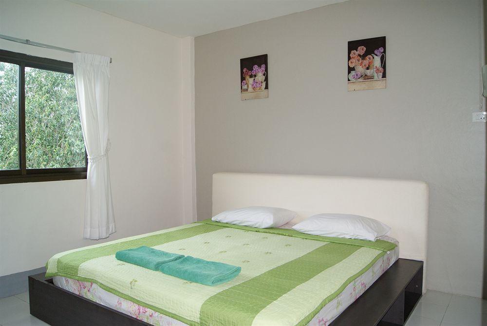 Pineapple Guest house Phuket