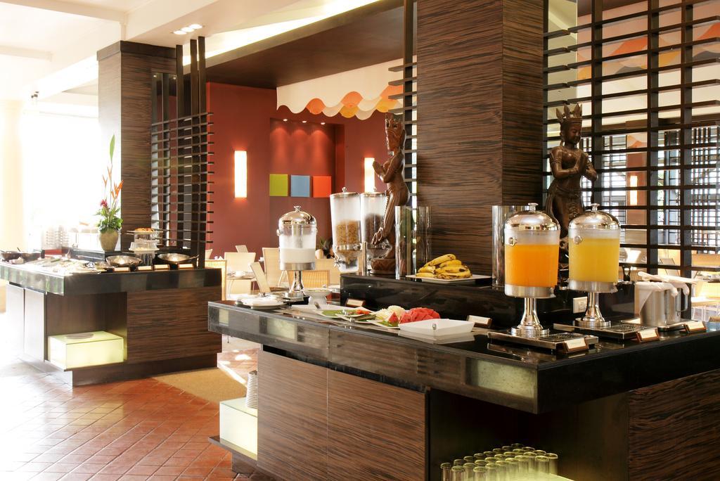 Seasons Naiharn Phuket Hotel 3*