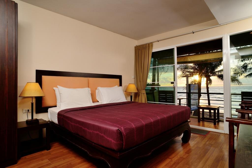 Beachfront 3* Kamala Beach