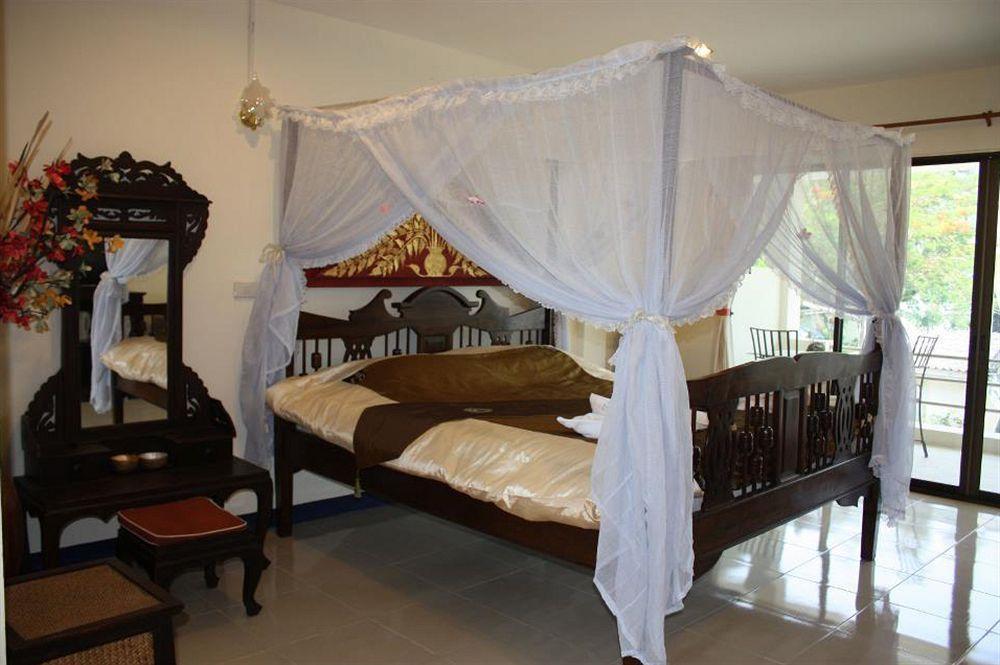 Chalong Sea View 3*