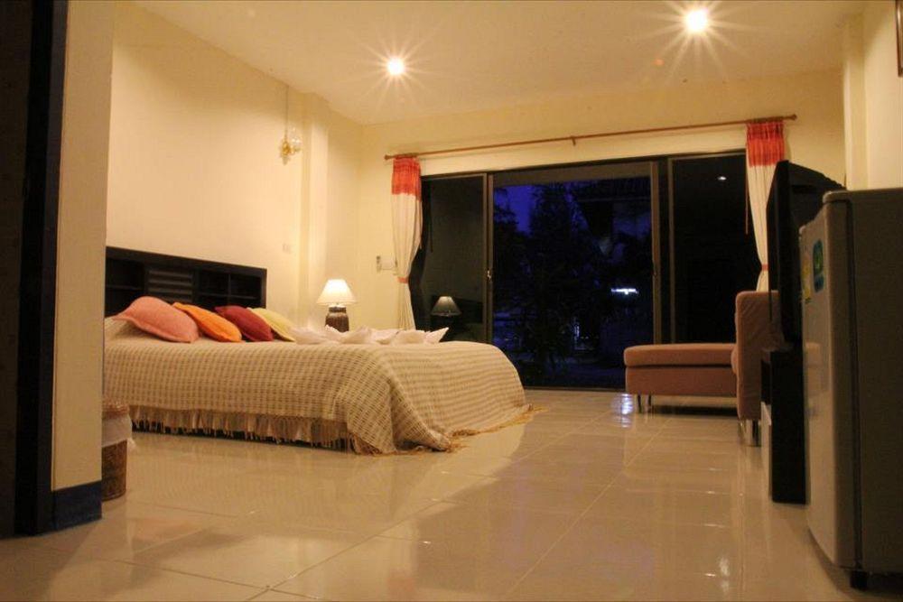 Pensão Chalong Sea View 3*