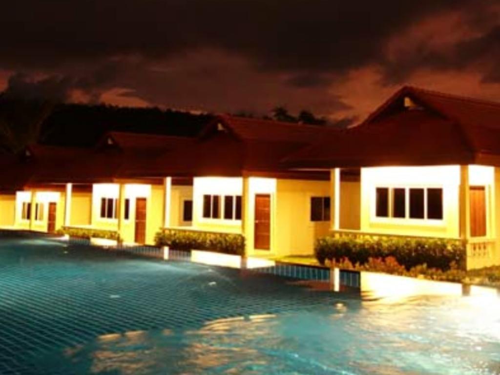 Phuket Airport Inn 4*