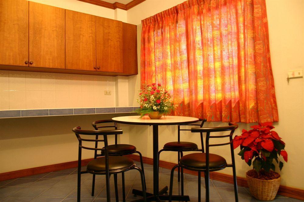 Ratana Hill Aparthotel