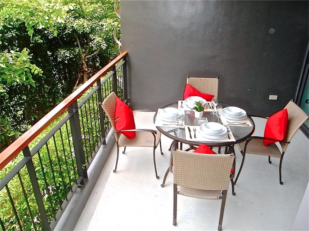 Emerald 1 Bedroom Modern # 109 Apartment *