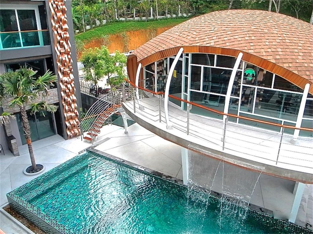 Emerald 1 Bedroom Modern # 109 *