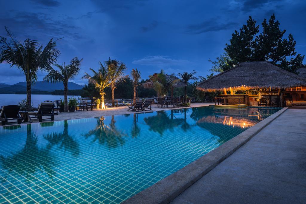 Jindarin Resort Coconut Island