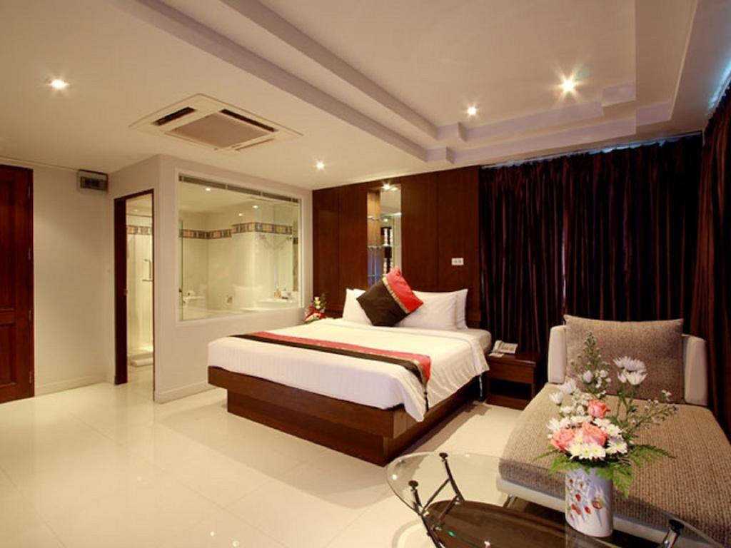 Rayaburi Club Patong