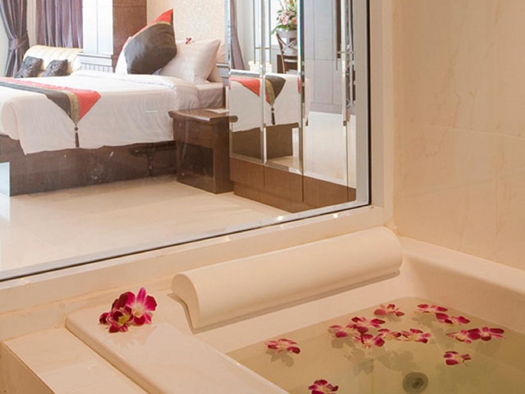 Rayaburi Club Hotel