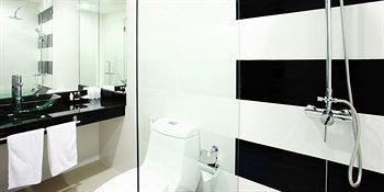 Hotel One World One Naiharn 3*