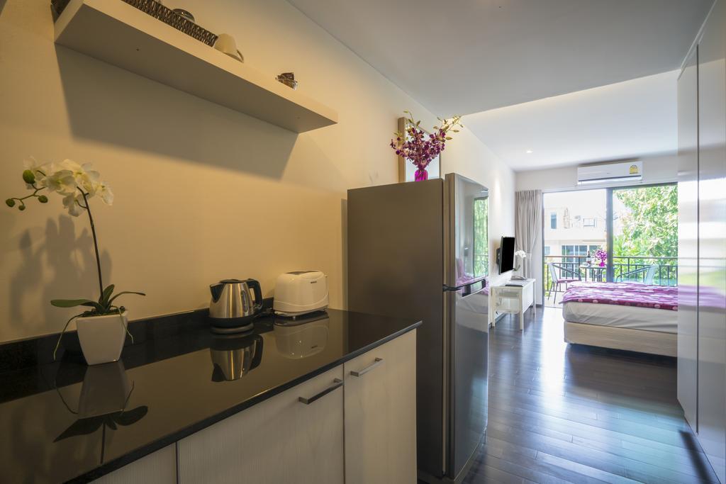 Apartment In The Title *