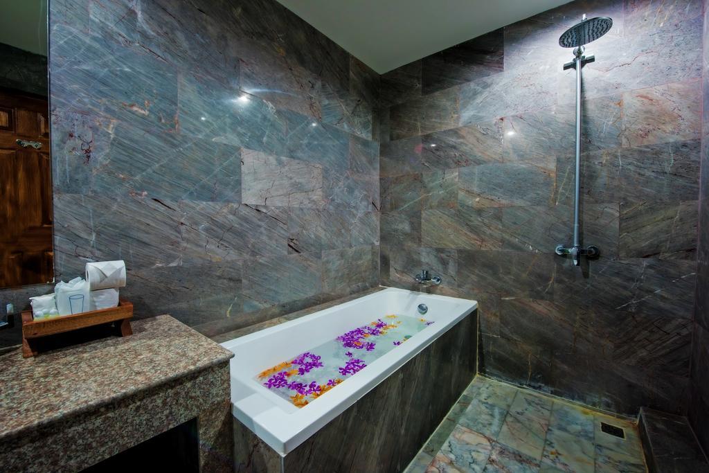 Hotel The Windmill Phuket Rawai