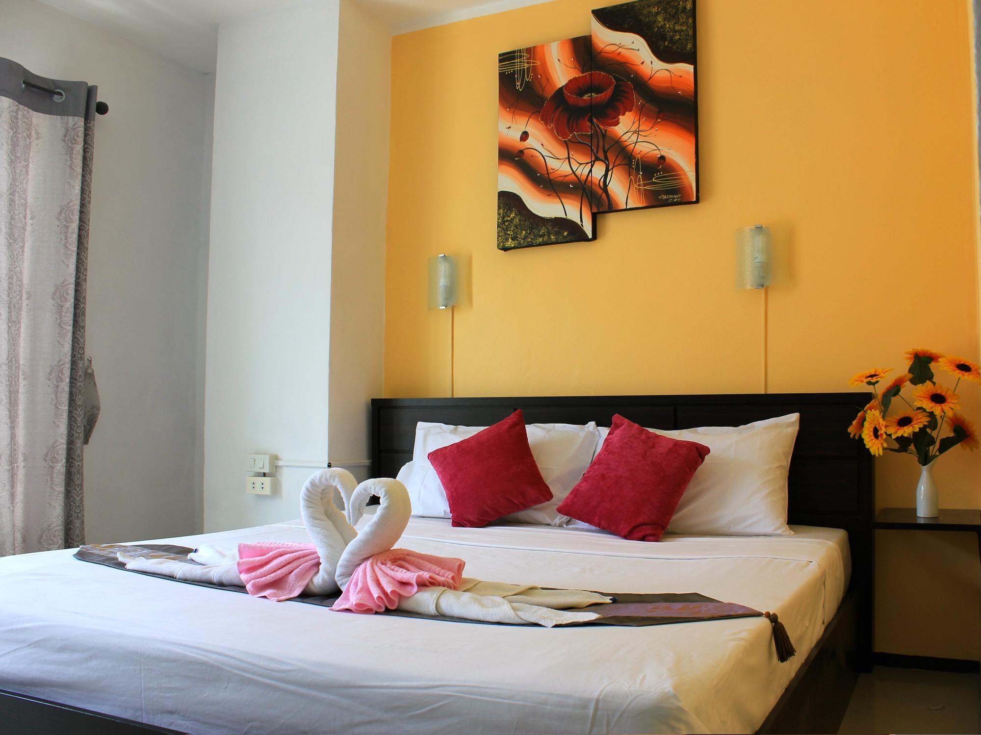 Hotel Holiday Home Patong