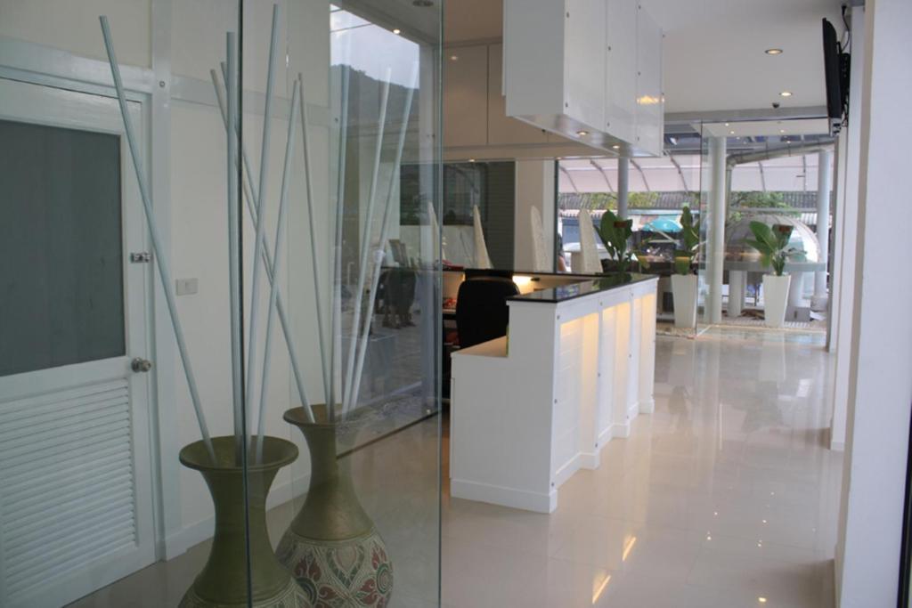 Hotel Santi White