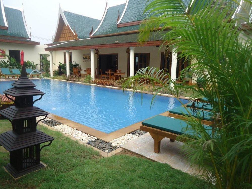 Villa Angelica Bed And Breakfast In Phuket Acomodação com café da manhã  Phuket