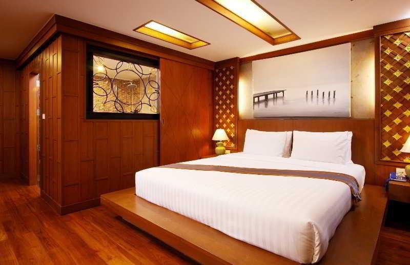 Renoir Boutique Hotel