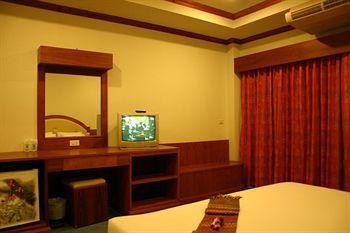 Ratana Hill Aparthotel