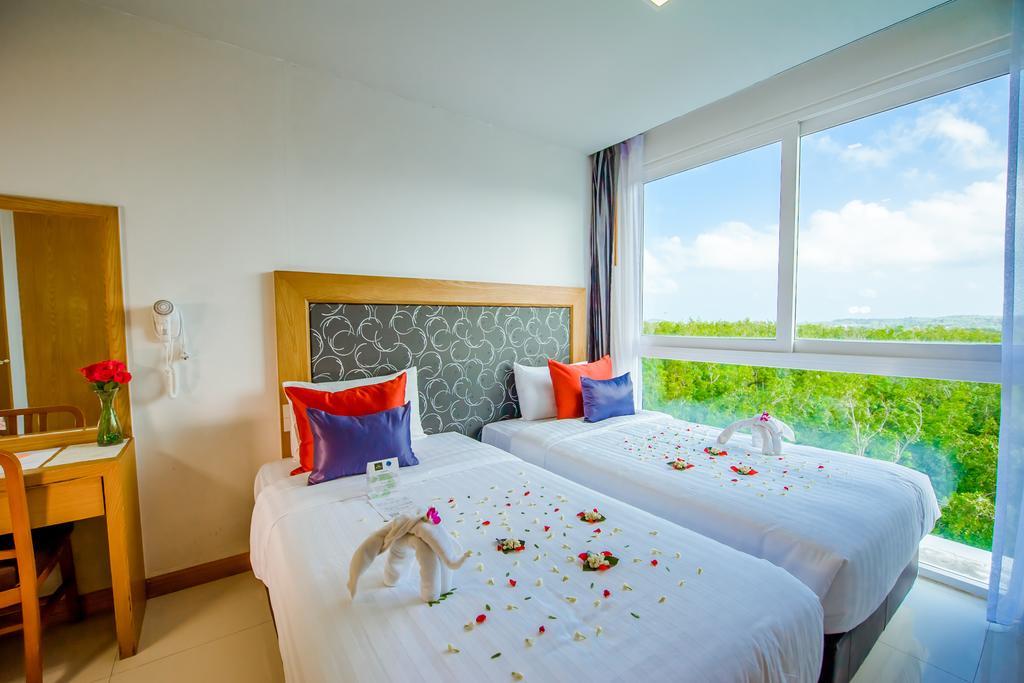 Grand Nai Harn Suites Hotel Rawai