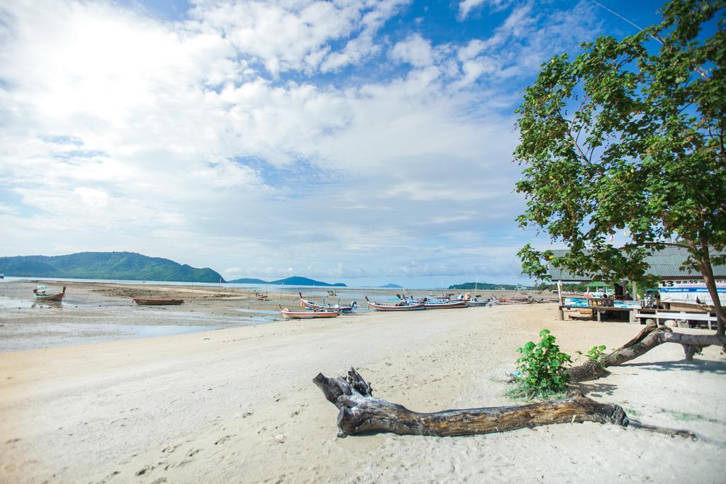Chalong Beach Hotel Phuket 3*