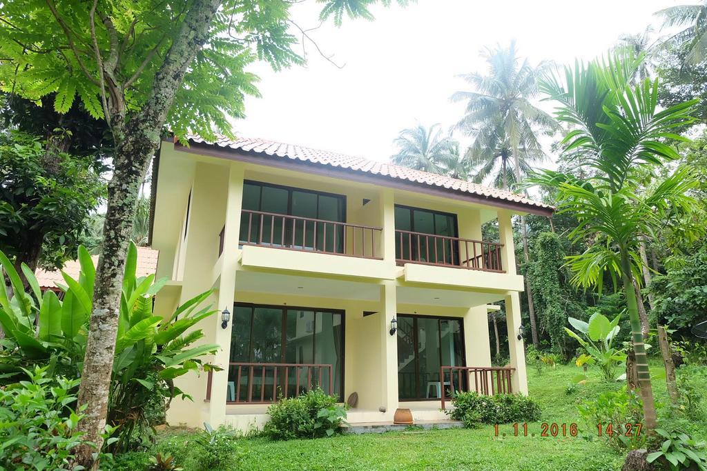 Baan Mai Beachfront Lone Island 4*