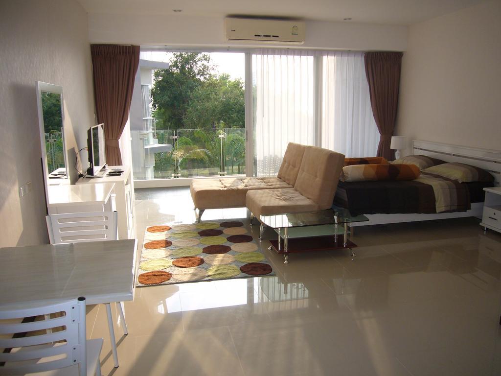 Chic Unit A303, A306, A307, A308, A406 Apartment