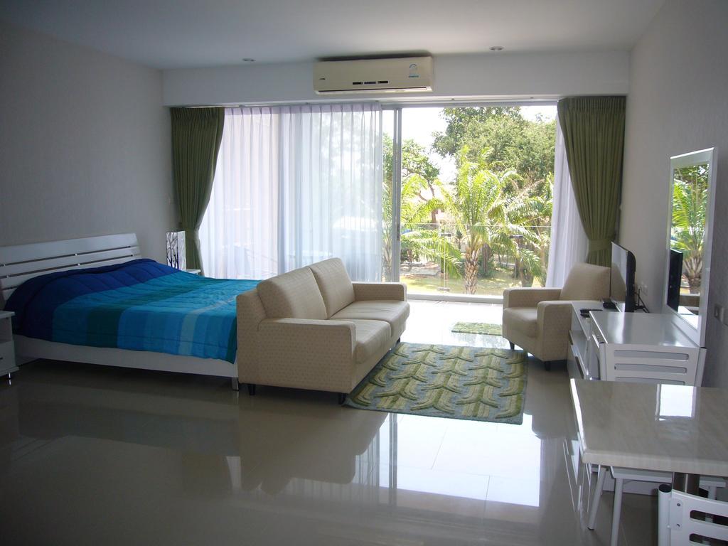 Chic Unit A303, A306, A307, A308, A406 Apartment
