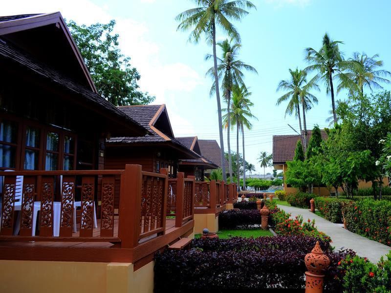 Phuket Siray Hut 2*