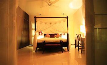 Two Villas Holiday Oriental Style Nai Harn Beach *