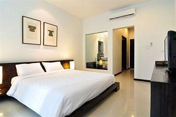 Two Villas Holiday Oriental Style Nai Harn Beach Nai Harn