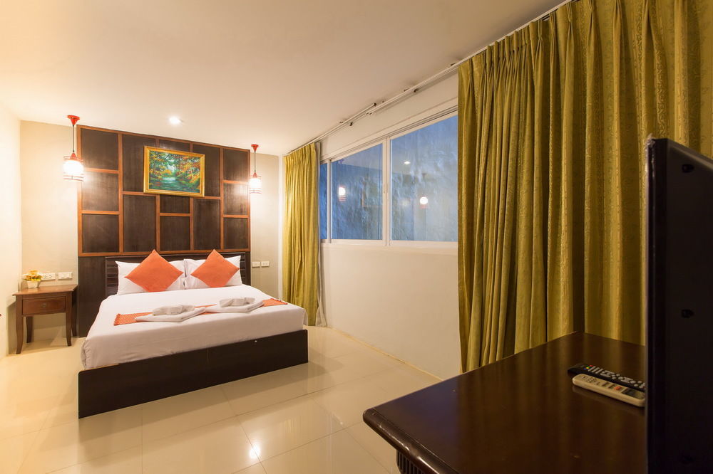 Time Out Beachfront Hotel 3*