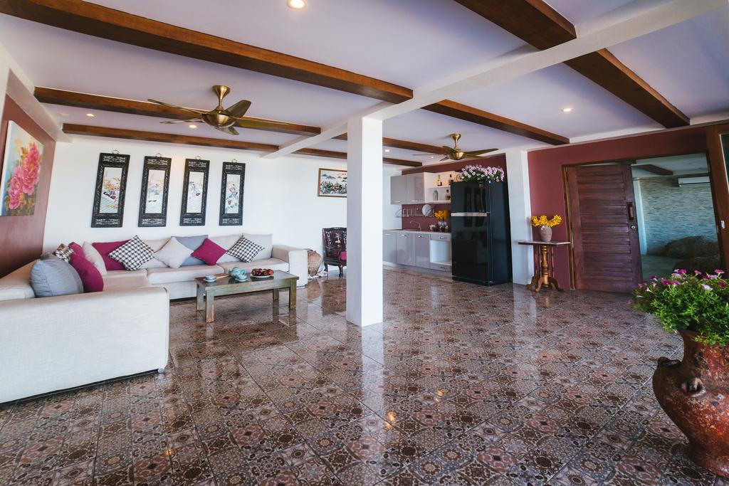View Beachfront Holiday home *