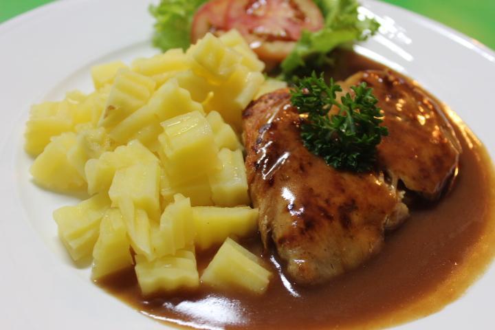 Swiss House Inn *