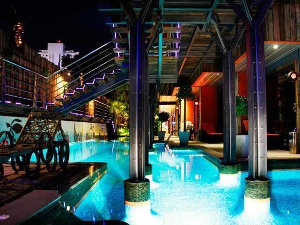Nicky's Handlebar Hotel 3*