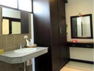 Monaburi Boutique