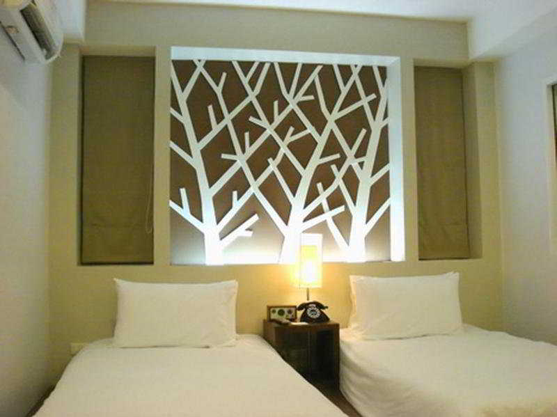Hotel The Album