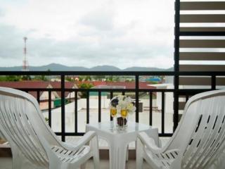 Oyo 358 Rattana Thalang Hotel