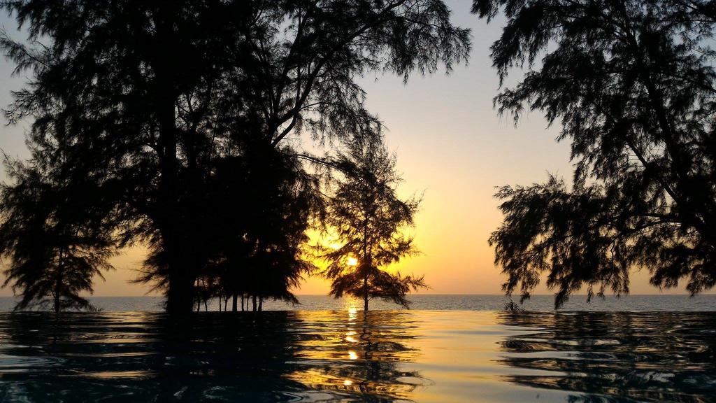 Coriacea Beachfront Boutique Phuket - Sha Hotel