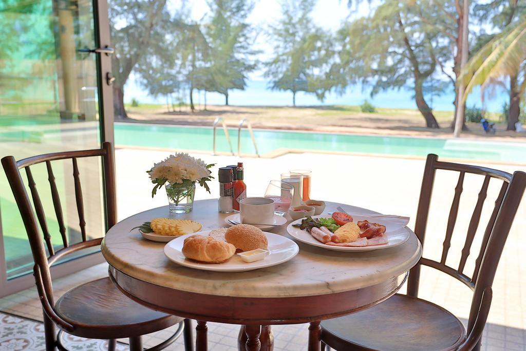 Hotel Coriacea Beachfront Boutique Phuket - Sha 4*