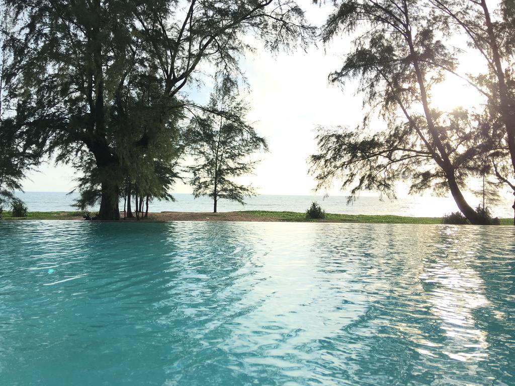 Hotel Coriacea Beachfront Boutique Phuket - Sha 4*
