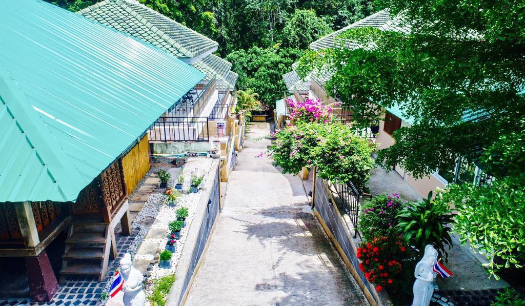 Baan Mon *