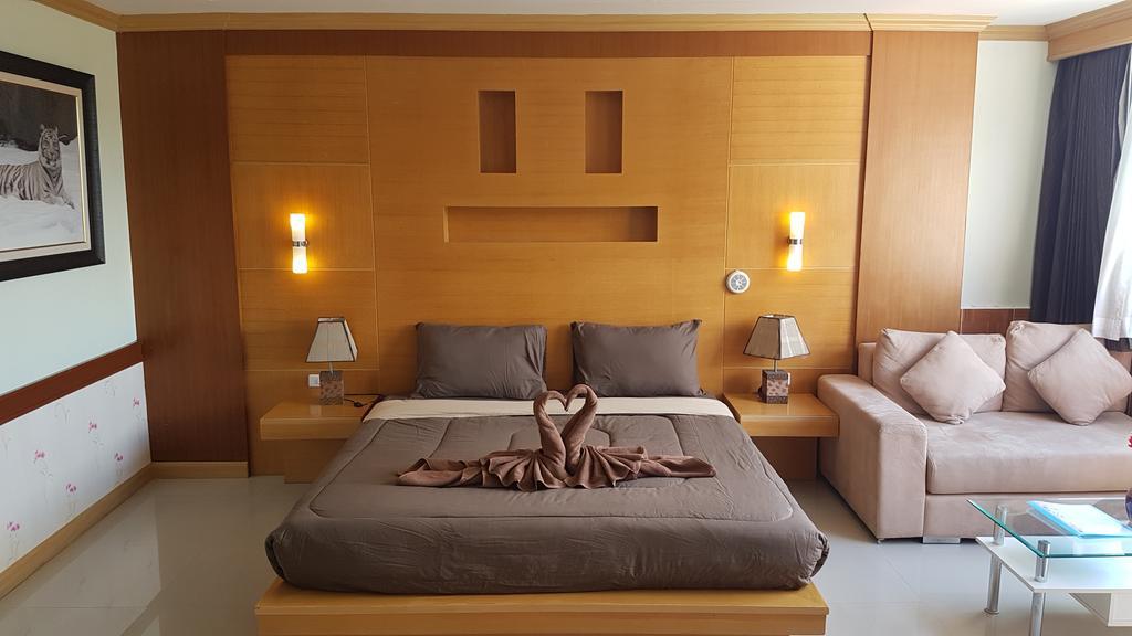 Eyes 3* Patong