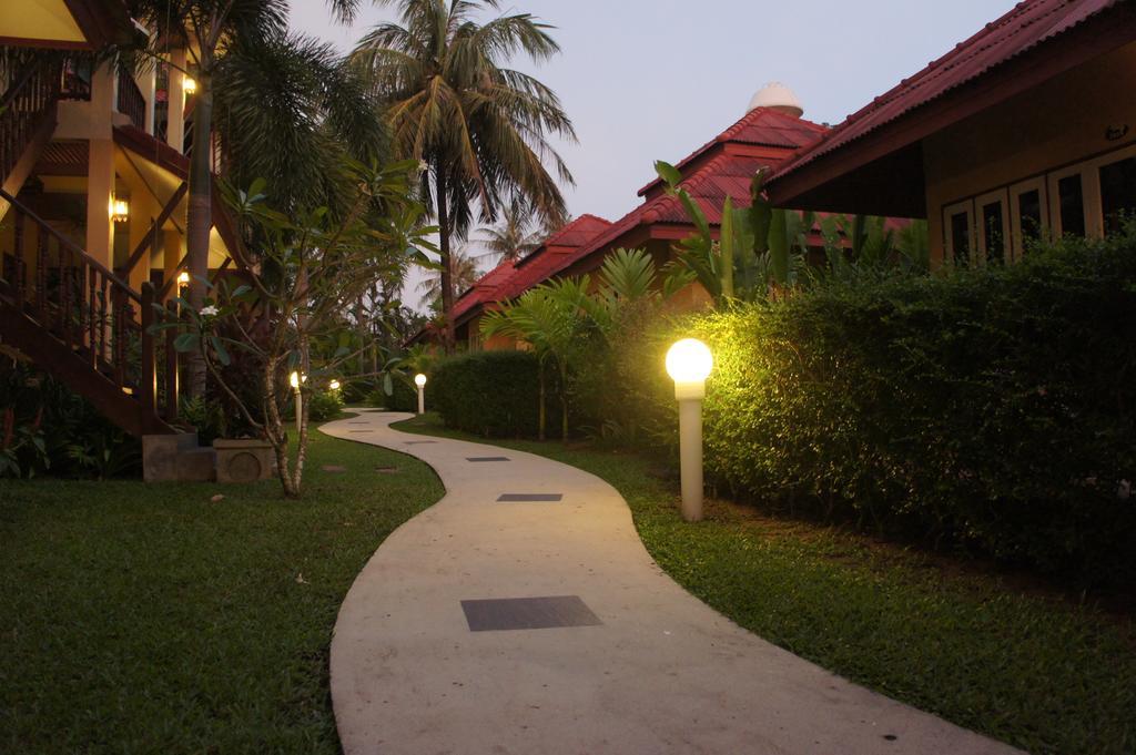 Palm Village 3*