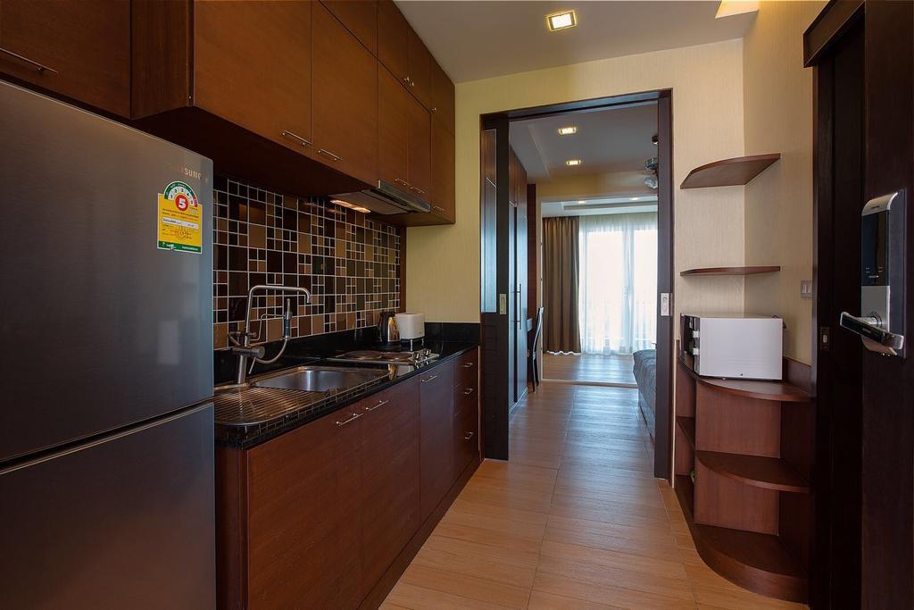 Apartment Sea & Sky Condominium By Ekaterina