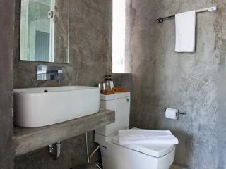 Ella Bed Bed & Breakfast Patong
