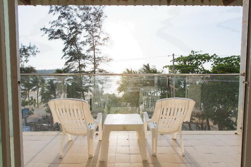 Time Out Beachfront 3*