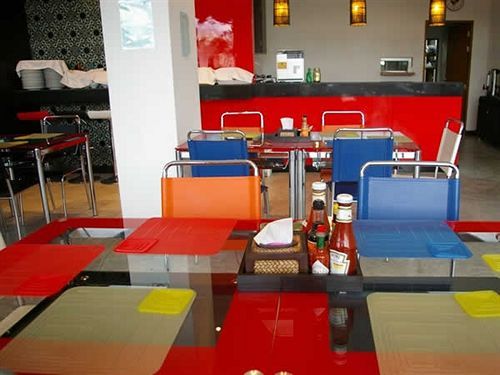 I Dee Hotel 3*